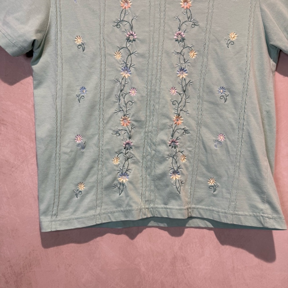 Shenanigans Floral Embroidered Tee Sage Green Size Small - Picture 3 of 8